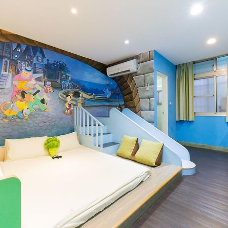 台南 Fairytale House Bed & Breakfast エクステリア 写真